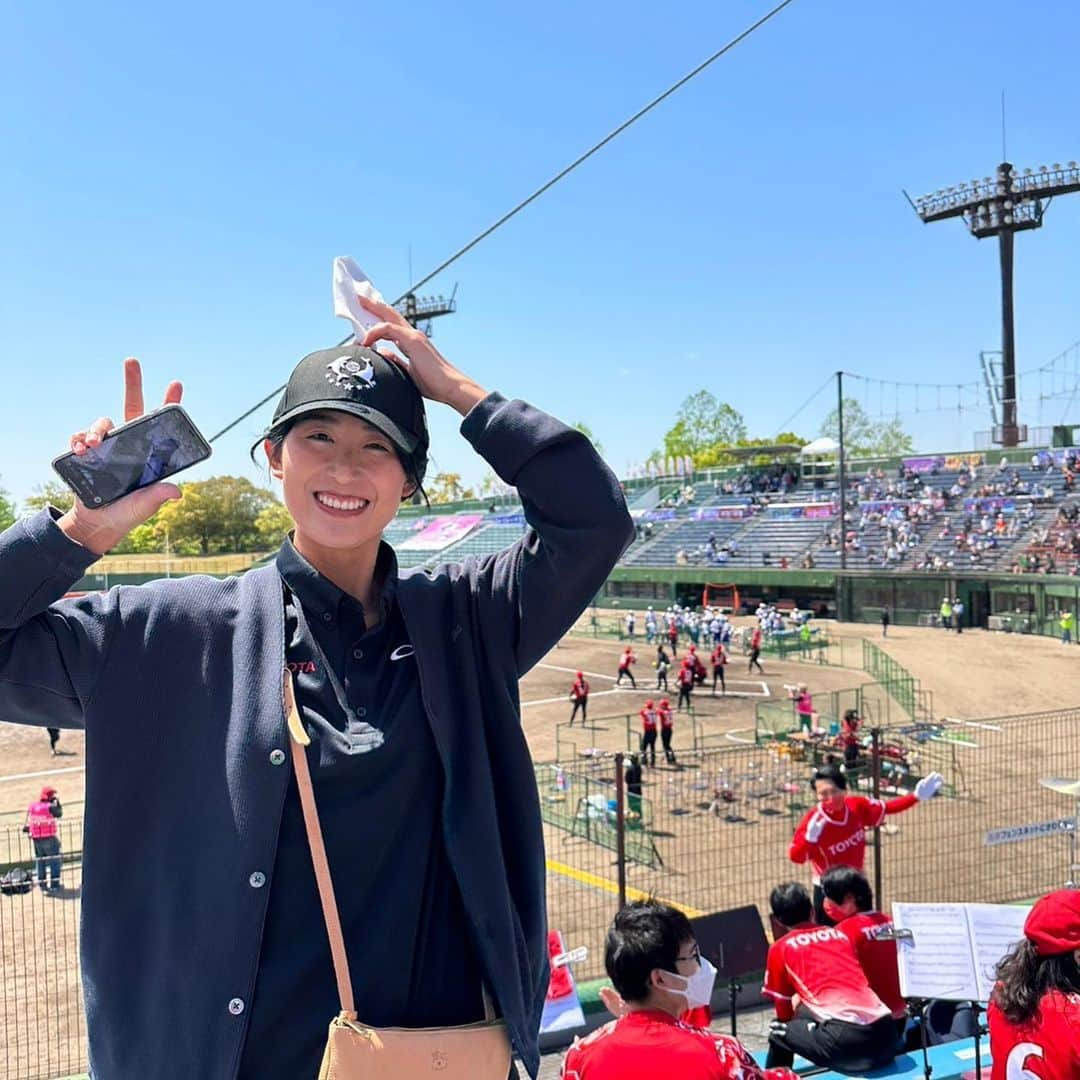 橋本涼加さんのインスタグラム写真 - (橋本涼加Instagram)「#toyota #toyotaredterriers  #gazoosports #beachvolleyball   トヨタレッドテリアーズさんの応援に！ たくさん打って、守って、躍動する選手の皆さんと応援の一体感が観ていてとても楽しかったです。  開幕3連勝おめでとうございます🐶🥎 次戦も応援しています♪ @toyota_redterriers  .」4月22日 20時06分 - suzukahashimoto