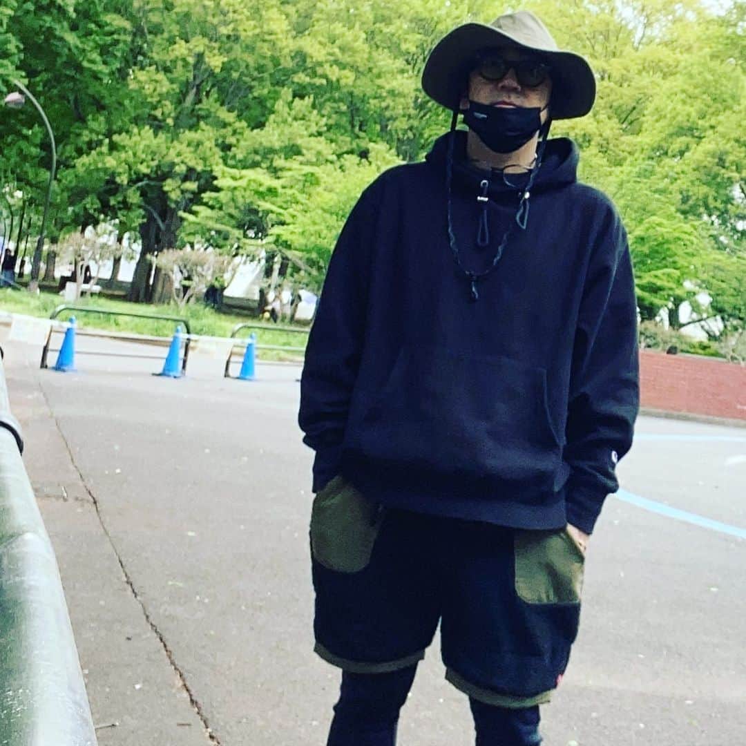 月に吠える。のインスタグラム：「せっかく暖かくなったと思ったら 急な冷え込みです。 嫌ですね。  #大森南朋」