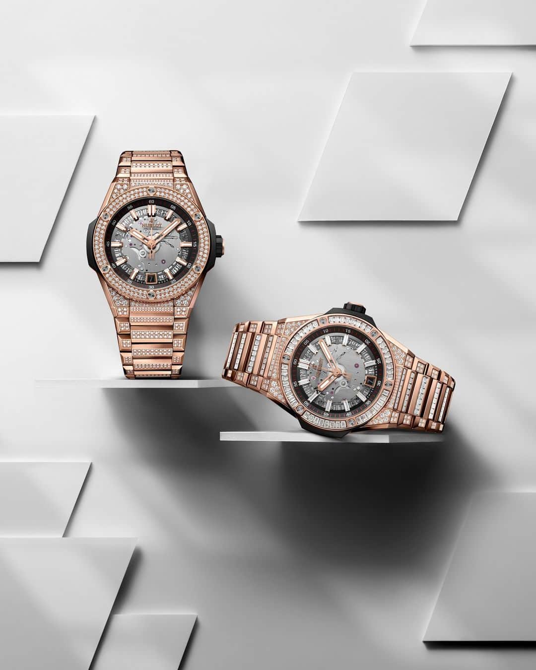 のインスタグラム：「The true aesthetic signature of the #BigBangIntegrated, the integrated bracelet, returns to give the watch its strength. #BigBangIntegrated Time Only King Gold collection. #Hublot」