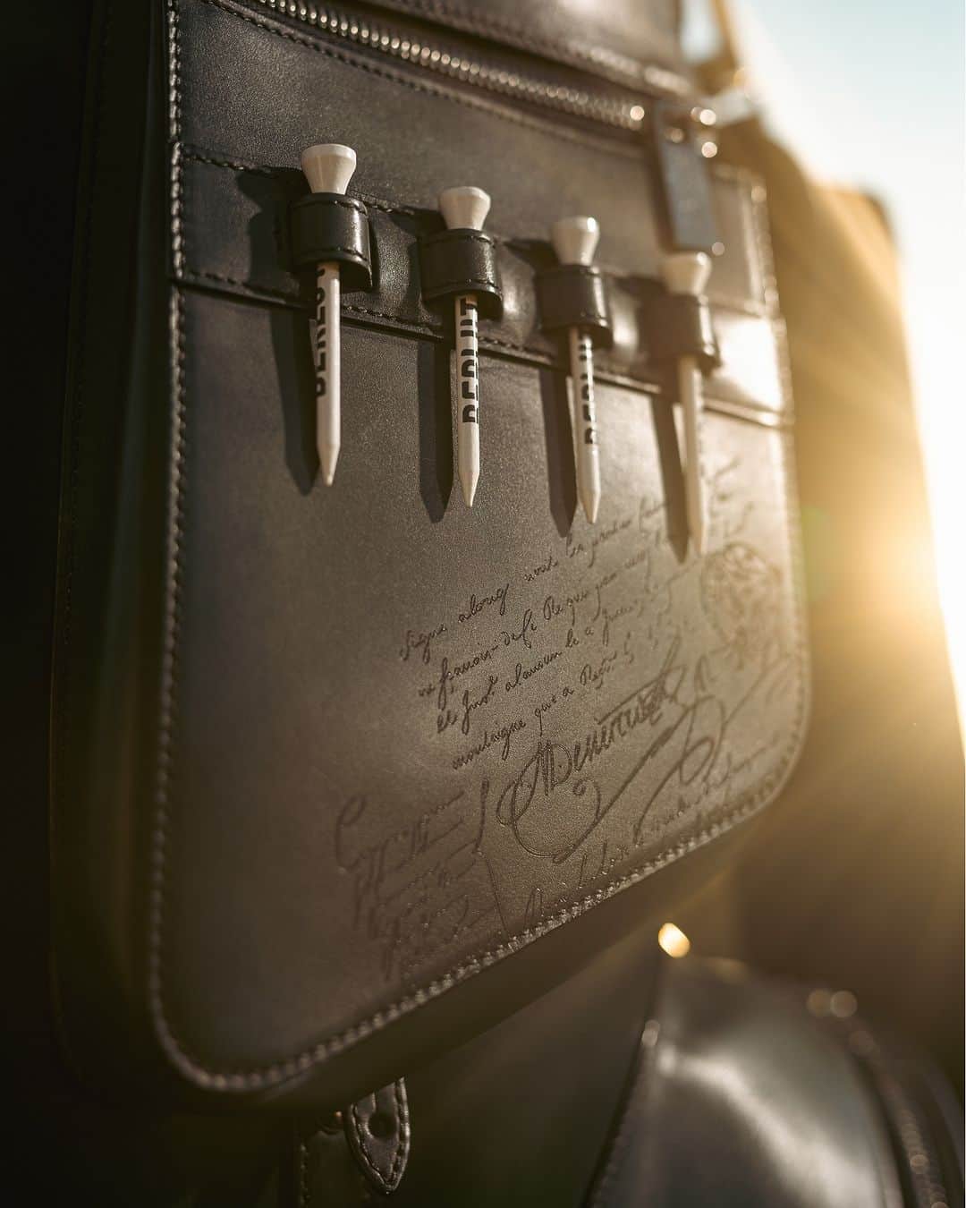 ベルルッティのインスタグラム：「- GOLF BY #BERLUTI -  A complete, multifunctional cart bag is both essential on the course and the ultimate finishing touch to Berluti’s golf collection. Made of Venezia leather complete with a Nero Verde patina and Scritto engravings, it effortlessly carries all the necessary gear.   Now available on special order.   Photography by @nelson_rosier   #TEEOFFWITHBERLUTI」