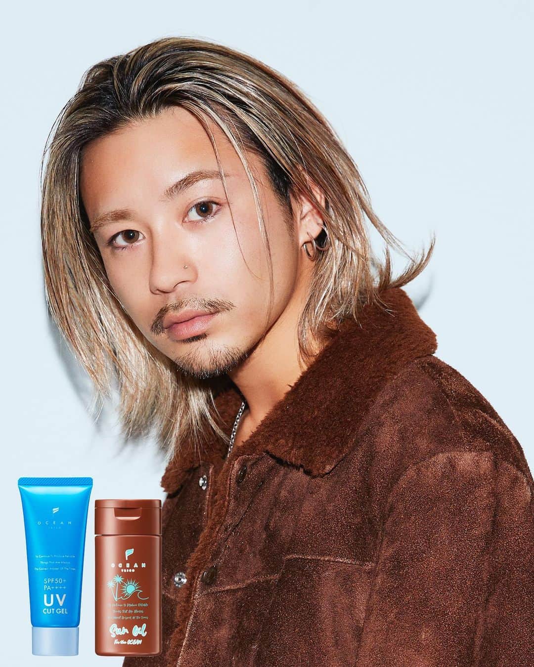 鈴木大二朗のインスタグラム：「今年も世界的なフォトグラファー新田桂一さんにめっちゃカッコよくプロフィール写真を撮影してもらいました😆  シャッターの度にかけてくれる言葉で自分らしくでき、プロフェッショナルな方々がいる現場で 撮影できた事は凄くいい経験になりました！  日焼けオイルは僕自身がデザインや香りなどの製作に携わらせて頂き夏に使えるオススメ商品になります！👶🏽🌴 日焼けしたくない方は日焼け止めもオススメなので是非使って頂きたいです！👶🏻⛱️  photographer : @keiichinitta retoucher : @yuji.hatakeyama art director : @amezooon  #OCEANTRICO #オーシャントリコ #ヘアアイロン #iron  #oceantokyo #oceantokyoshibuya #shibuyastyle #fashion #coordinate #hair #hairsalon #haircut #tokyo #model #美容室 #オーシャントーキョーシブヤ #ヘアスタイル #髪型 #ファッション #メンズヘア #ヘアカタ #高校生 #大学生 #family #life #머리 #헤어스타일 #미용실 #패션#멋쟁이」