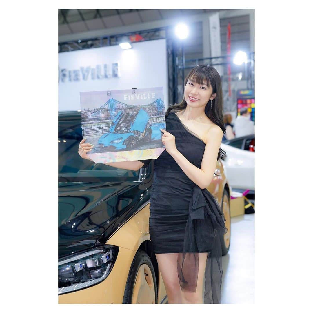愛聖りさのインスタグラム：「. 東北カスタムカーショー 楽しかったなぁ〜😌❣️ 車のイベント大好き🫶 お写真撮ってくれたみなさん ありがとうございました🙇‍♀️ . #仙台 #カスタムカーショー #車横モデル」