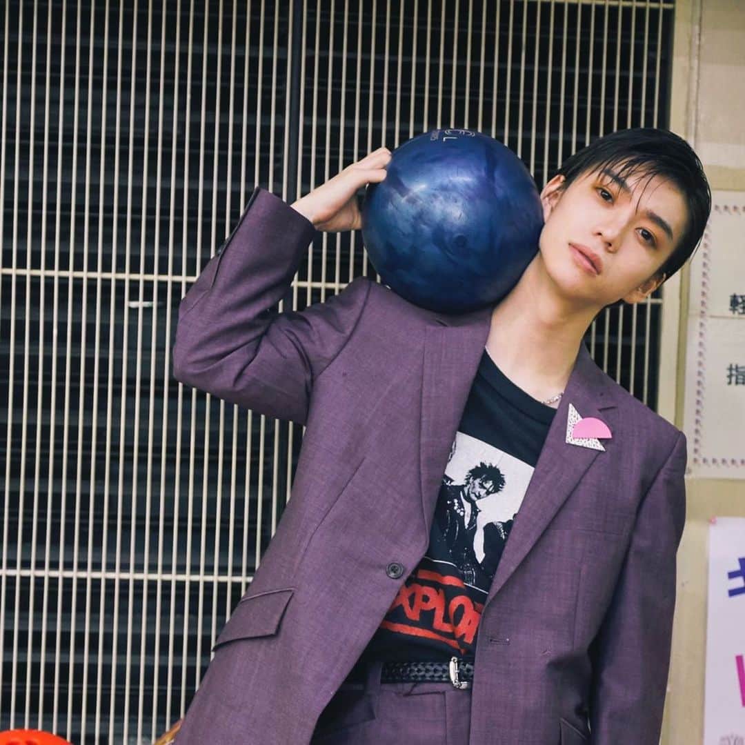 木津つばさのインスタグラム：「今でもクセで、変身！って 家でしちゃう25歳成人男性。 可愛いもんよ。 ギーツもキングオージャーも毎週見とるで やっぱ変身できたのって凄いことなんやな ありがとう、東映さん。」