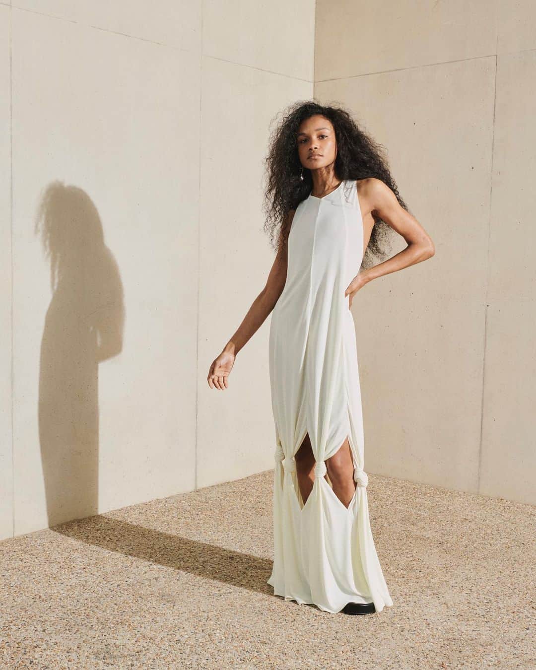 トップショップのインスタグラム：「SPRING/ SUMMER// TOPSHOP/// 23 The cut out maxi dress [coming soon]」
