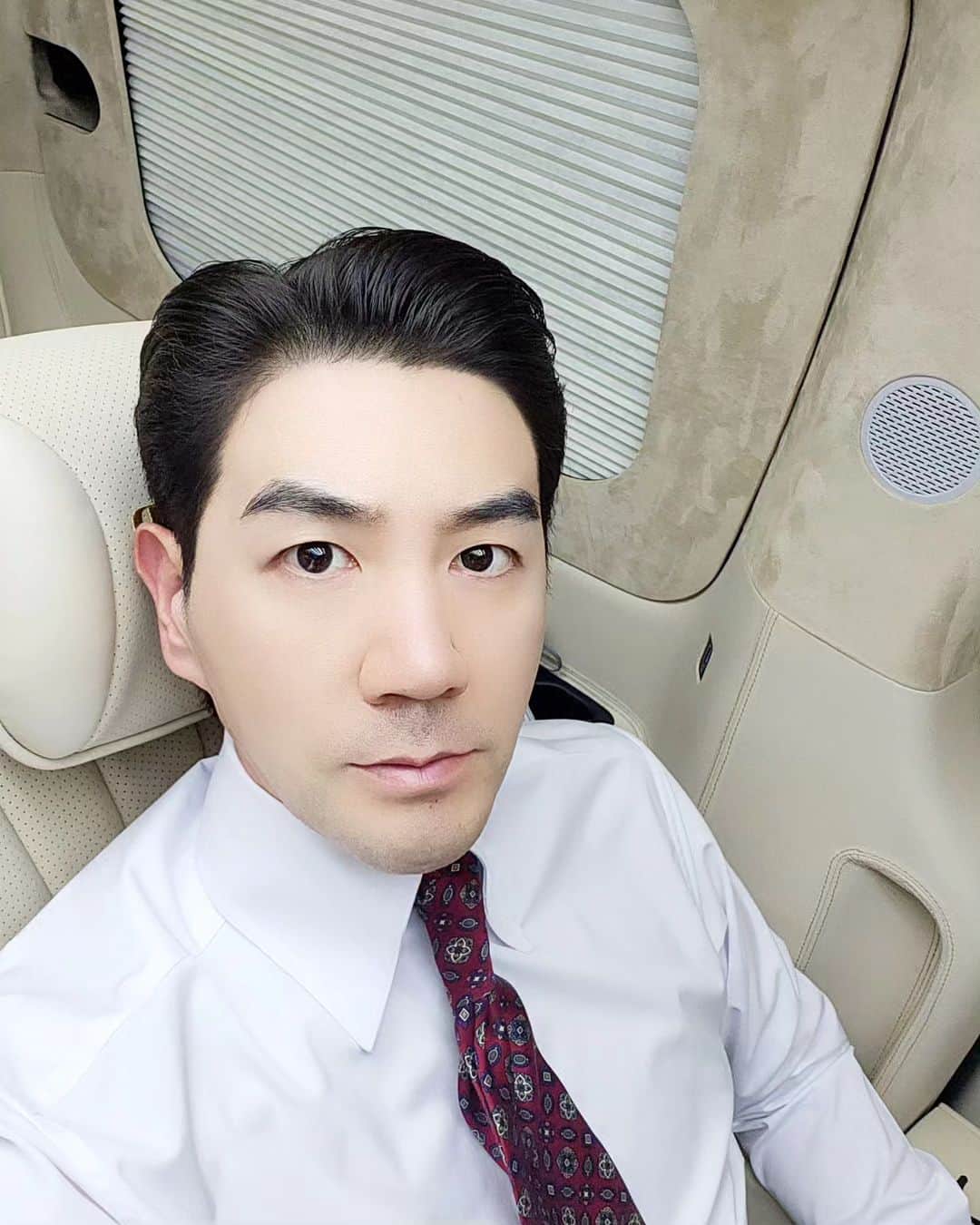 ハン・サンジンのインスタグラム：「I have to go back to my daily life and do my job.. 🎬 The sky will watch over us happily.. #한상진#hansangjin」