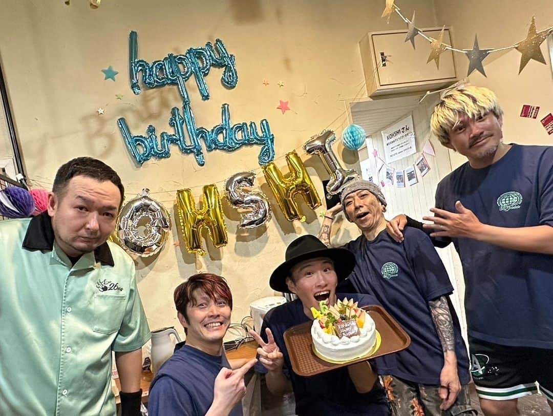 KOHSHIのインスタグラム：「Voyツアー松江お疲れ様でした！ ライブ中みんなに誕生日を祝っていただきました！ 46歳1発目のライブ、島根で最高な空間を共有出来たことに感謝します！ カノーバの三瓶ちゃんにも感謝！ 今年は「凪」ってことで^_^ 明日は中野です」