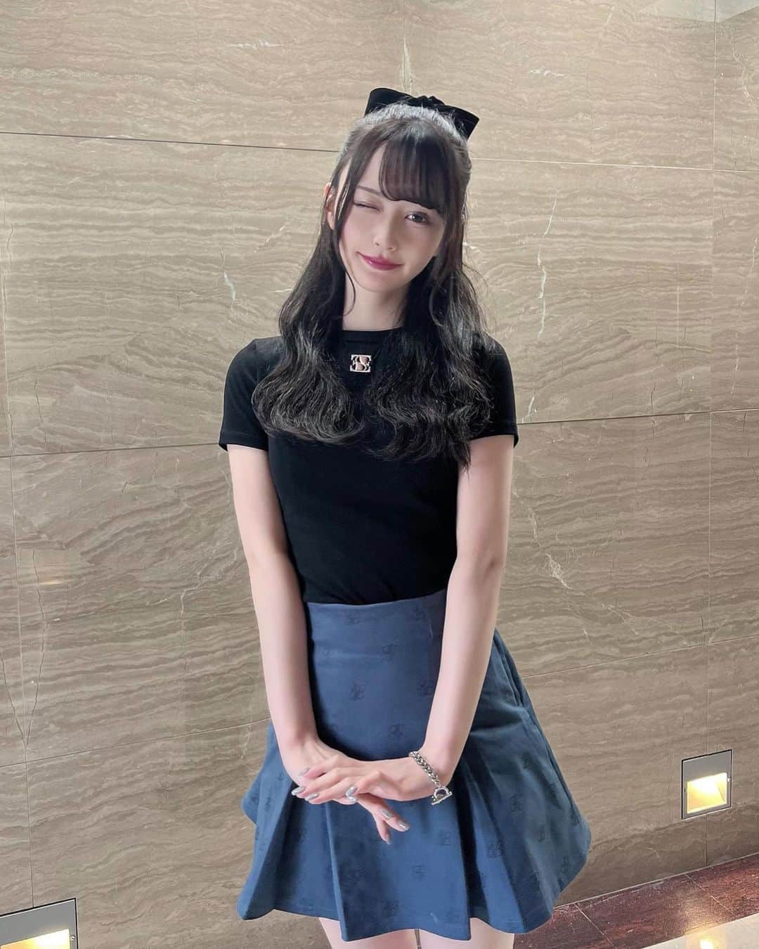山本望叶のインスタグラム：「リボンなんて似合わない😶  #ootd #code #コーデ #夏服コーデ #ロングブーツ #ハーフアップ #eimyistoire #andgeebee #emoda」