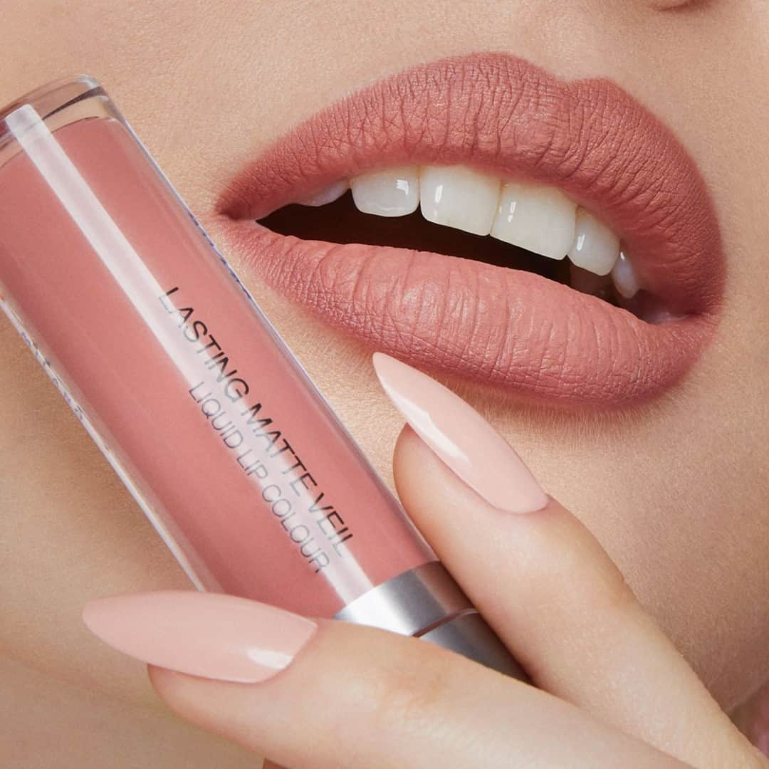 KIKO MILANOさんのインスタグラム写真 - (KIKO MILANOInstagram)「Our go-to nude shade! 💋 Have you already tried our new Lasting Matte Veil Liquid Lip Colour? You’re going to love its sophisticated matte effect! 💄⁣ ⁣ #KIKOLips #mattelipstick #mattelips #liquidlipstick #liptint⁣ ⁣ Shade 05⁣」4月22日 20時30分 - kikomilano