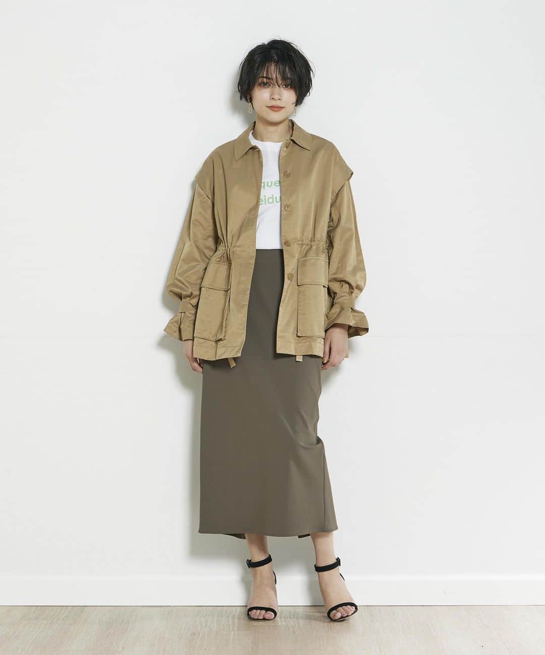 clearimpression_officialのインスタグラム：「• INED CLARO   NEW IN　～April～  いつものコーデを今っぽく  2WAYミリタリージャケット ￥20,900 (税込)  #inedclaro #イネドクラロ #大人カジュアル　 #きれいめカジュアル #ブルゾン  #ベスト #ジレ #大人女子 #flandreonlinestore」
