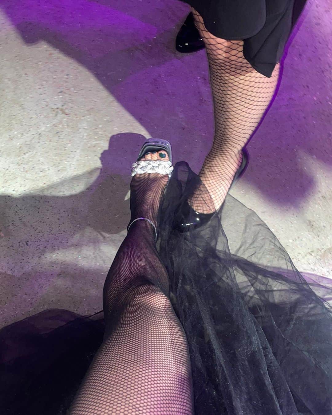 Linda Hallbergさんのインスタグラム写真 - (Linda HallbergInstagram)「@swedishbeautyawards 2023 was so much fun. The dress code was ”the little black dress” I wore a custom made skirt by @malenaekstrom , a corset top that was originally a dress that I cut in half because I didnt like it as a dress.The sparkly heels are from @azaleawangofficial and I wore the most beautiful diamonds from @rare.jewelry and makeup from @lhcosmetics  Big congratulations to all the winners ❤️✨」4月22日 20時39分 - lindahallberg