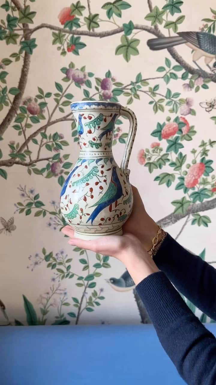 クリスティーズのインスタグラム：「🎥 BTS: Christie’s spring auction of Art of the Islamic and Indian Worlds, including Oriental Rugs and Carpets features striking examples of manuscripts, paintings, ceramics, metalwork, and carpets.    View these exceptional works at Christie’s London Kings Street from today through to April 26.   📍Art of the Islamic and Indian Worlds Including Oriental Rugs and Carpets: 27 April 10:00 AM BST | London.   @pitzhanger #carpets #manuscripts #paintings #ceramics」