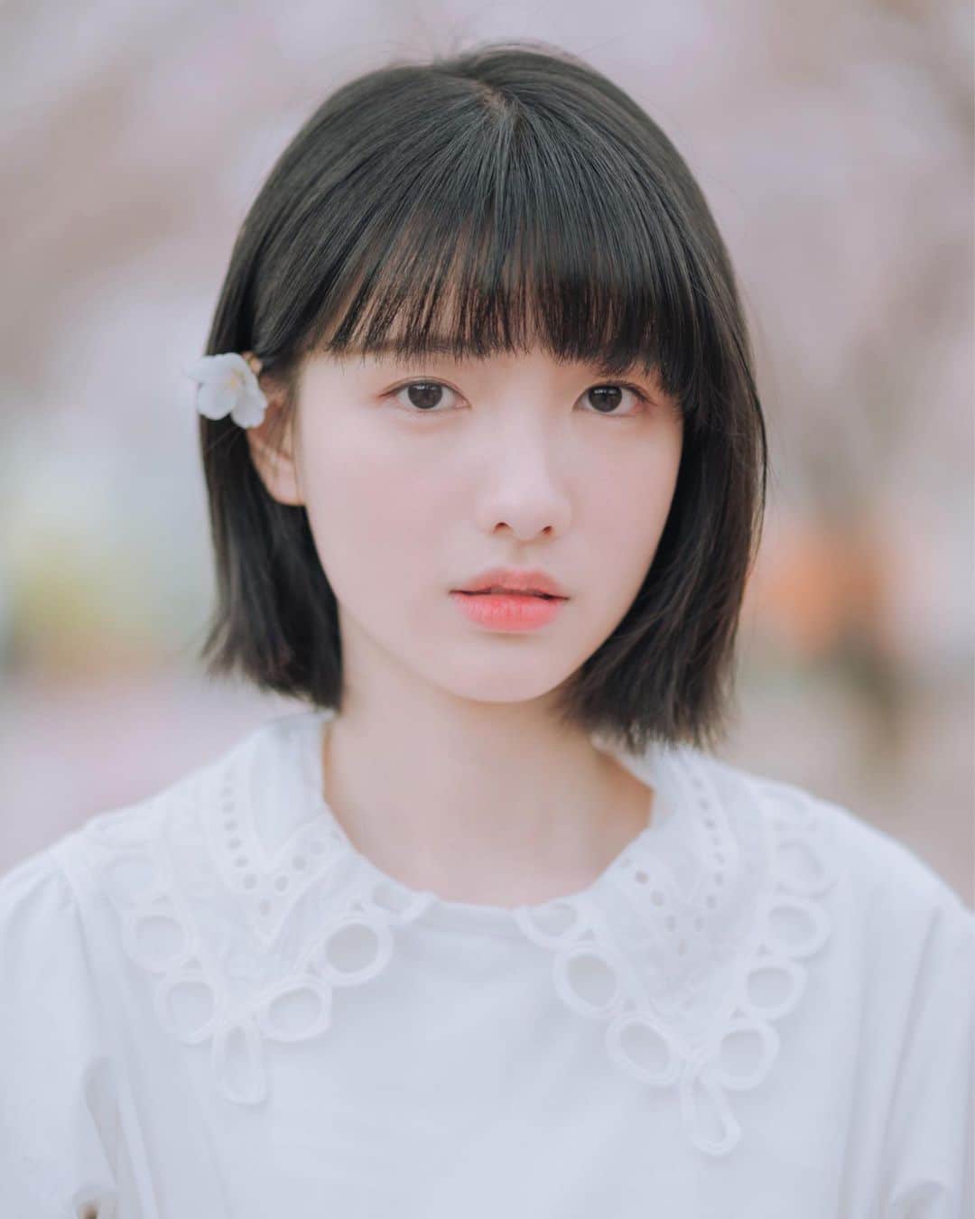 コン・ユリムのインスタグラム：「단발 그리고 벚꽃 📸」