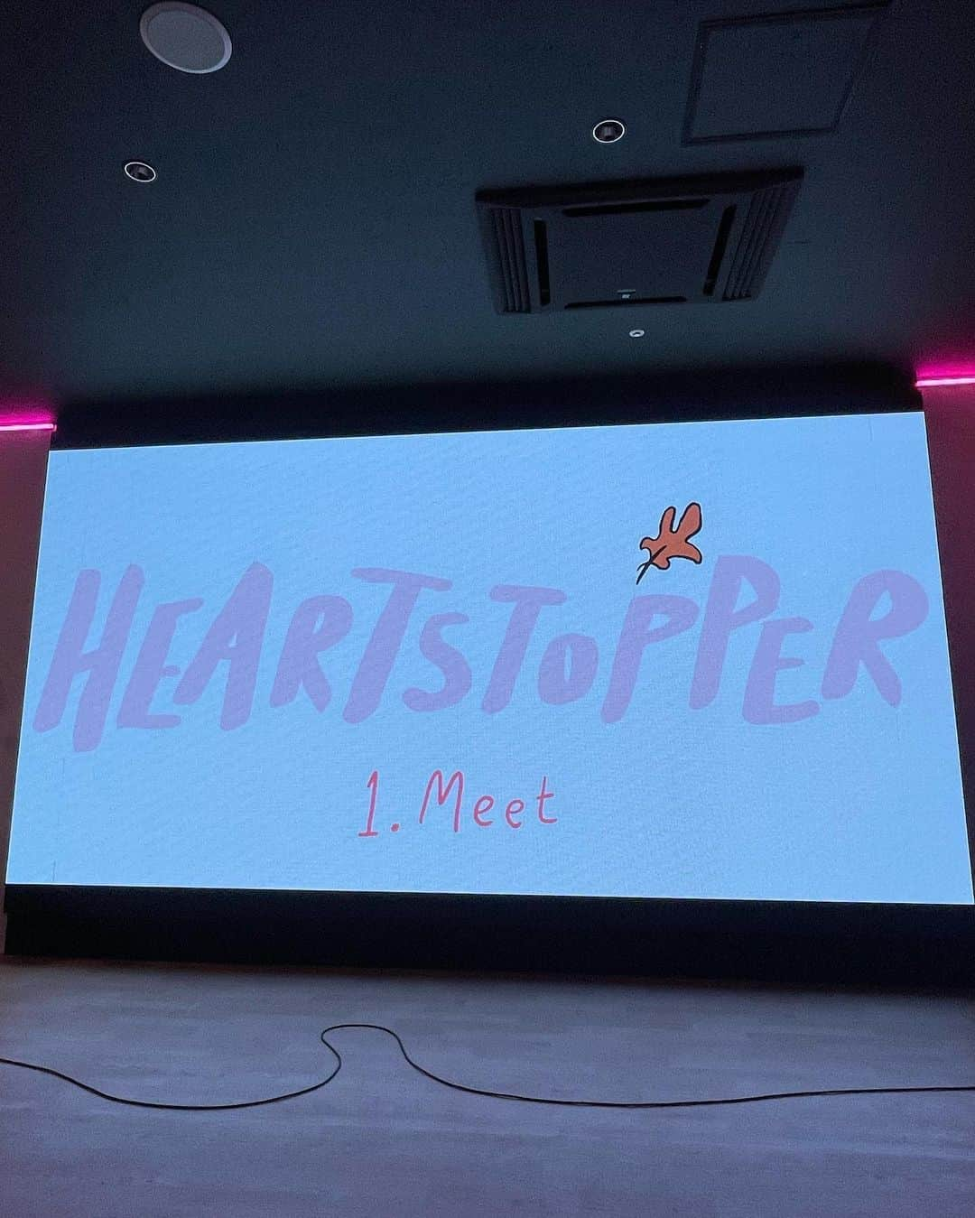 藤本林花美愛さんのインスタグラム写真 - (藤本林花美愛Instagram)「NETFLIX watching party  with Meta Pride Week Editionに参加させて頂きました🏳️‍🌈  LGBTQをテーマにした青春ラブストーリー 『HEARTSTOPPER 』を鑑賞しました。 少年同士の好き。と思う素直な気持ちや青春の様子が とにかくキュートで、ハッピー＆ポジティブに描かれていて もうすでに次の展開が待ち切れない🫣  ほかにも実際に当事者の方からお話を聞いたり、 この時間でたくさん学ぶことがありました。 改めてみんながありのままで幸せになれる社会にするために まずは、些細な事からでも、 自分ができることをしていきたいなと思いました🥹  Thank you for having me♥️ @meta @netflixjp   #lgbtq  #東京レインボープライド #tokyorainbowpride  #meta #netflix #netflixjapan  #ネットフリックス  #heartstopper #ハートストッパー  #ally #アライ」4月22日 20時45分 - lily_1001_official