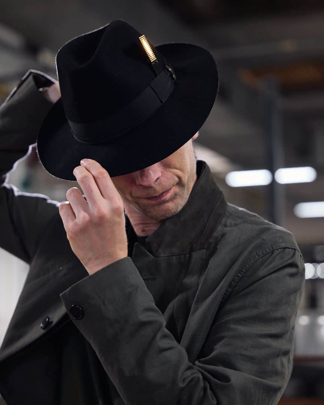 のインスタグラム：「Celebrate Light. To honor this year’s Salone del Mobile, Borsalino collaboration with artist Moritz Waldemeyer’s customization of just 30 #limitededition Borsalino black & grey felt #fedora styles with a led candle  has created  a very special flame design. Discover more about this incredible collaboration of lighting art-design and the best artisan hat making know-how. Available exclusively @ Borsalino Milanese Boutiques of Galleria Vittorio Emanuele II & Via della Spiga from April 17th to 23rd, 2023, who will also be offering a virtual shopping service to assist and guide in your selections.   For your virtual Personal Shopping, service, please contact: Borsalino Galleria Vittorio Emanuele II +39 375 5798813  & Via della Spiga +39 342 8113620  Designer: @mwaldemeyer  Ph: @helmutberta  #Borsalinoworld #salonedeimobile #artcollab #Leddesign #moritzwaldemeyer #designweek2023 #lightingdesign #getinlight #flamedesign #lettherebelight #milan」