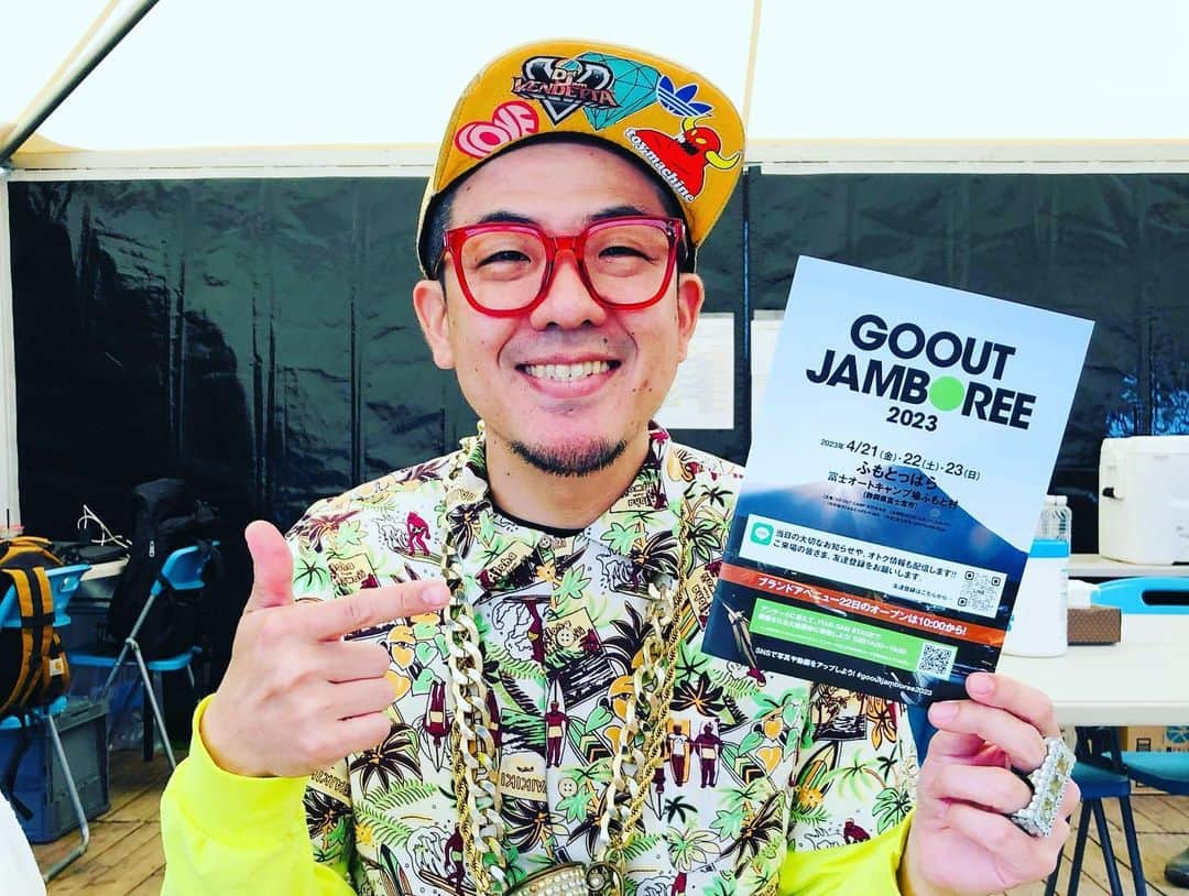 シオマリアッチさんのインスタグラム写真 - (シオマリアッチInstagram)「今日は『GOOUT JAMBOREE 2023』🏕✨  15分のステージと30対30のキャンプ合コンのMCさせていただきました😎✨  ラヴィット効果もあってたくさん声かけていただき鬼感謝です🙏⚡️  そしてなんと以前ネタ動画を取り上げていただいたRED SPIDERのジュニアさんにお会いできました😭  鬼優しくてかっちょよすぎました🙌🏻 ありがとオーン!ございました🎵  #gooutjumboree2023 #redspider」4月22日 20時52分 - shiomariacchi