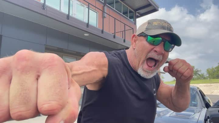 ビル・ゴールドバーグのインスタグラム：「Fight night!!!!!! Sign up, create an account at sportsbetting .ag and rake in the cash NOW!!! @goldbergsgarage」