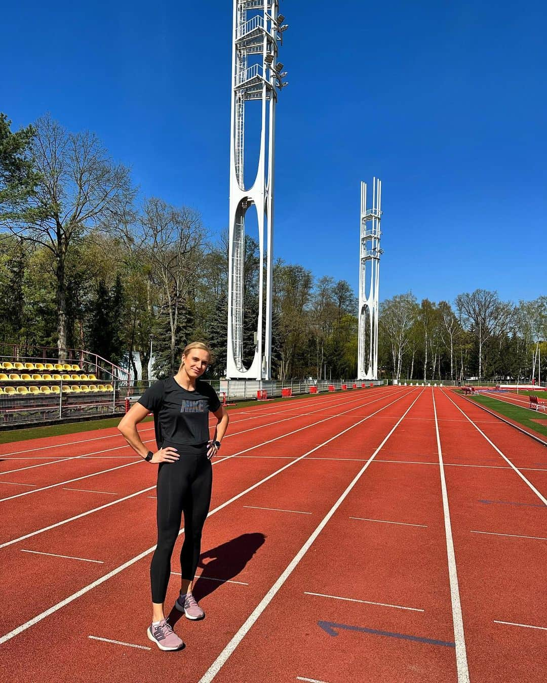 Kamila CIBAさんのインスタグラム写真 - (Kamila CIBAInstagram)「Dzisiaj sprawdzian na wytrzymałości szybkościowej 🙏🏻 Śmiało mogę powiedzieć, że jestem na dobrej drodze 🖤 Fajne bieganie, z którego naprawdę jestem zadowolona 🏃🏼‍♀️ Czas na regenerację. Miłego weekendu 😇 #run #sprint #sprintteam #sprinter #goodjob #goodtime #goodmood #athlete #athletics #trackandfield #blondie #polishgirl #fast #tenporun #test」4月22日 21時03分 - kamilaciba