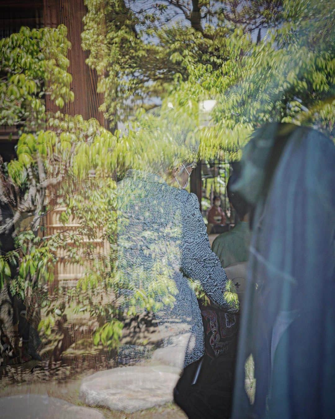 石川直樹さんのインスタグラム写真 - (石川直樹Instagram)「I have just returned to Japan and came to #Takamatsu right away. ネパールから帰国して、すぐに香川県にきた。どうもアンナプルナの頂上に魂を置いてきてしまったみたいだ…。快晴の高松を散歩したが、地に足がつかず、ふらふらしている。ヒマラヤの高所のほうがよっぽど動ける。完全に低山病です😭 . #高松城跡#玉藻公園#披雲閣#ricohgr#ricoh_gr#ricohgr3#grmeet47#grsnaps#gr3x」4月22日 21時16分 - straightree8848