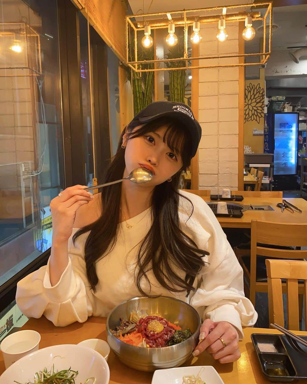 星乃まひろさんのインスタグラム写真 - (星乃まひろInstagram)「韓国料理おいしいものたくさんあって食べ過ぎた〜ᯅ̈  tops: @rili.shopping  4/24 coming soon  #韓国 #韓国料理 #ootd #code #スウェット #オフショル #ワンショルダー」4月22日 21時10分 - mhr_honi