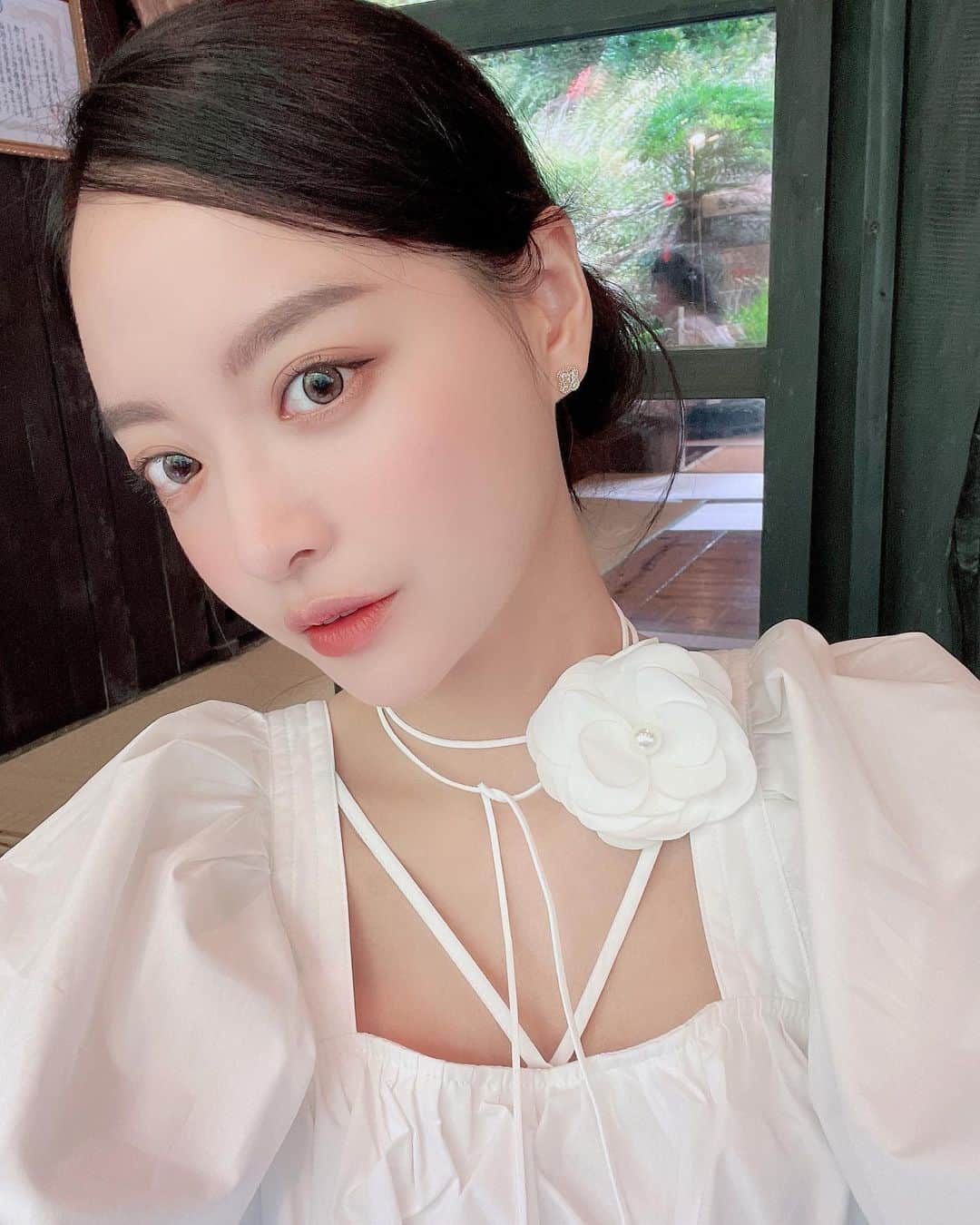 ᴅᴏᴜʙʟᴇsᴏᴜᴘのインスタグラム：「오키나와 여행 브이로그 올라갔찌여 🤍✨ 오키나와 바다랑 자연이 너무 예뻐서 추천하고 싶은 여행지- 제가 맛집도 열심히 찾아서 다녀왔는데, 꿀정보 유튜브 더보기란에 적어두었으니 영상만 보지말고 더보기란도 꼭 봐주세요 ✨✨❤️❤️❤️  沖縄旅行ブイログアップしました🤍✨ 沖縄の海と自然がとてもきれいでおすすめしたい旅行地-私が美味しい店も一生懸命探して行ってきましたが、蜂蜜情報ユーチューブの概要欄に書いておきましたので概要欄もぜひ見てくださいね✨✨❤️❤️❤️  https://youtu.be/njskna0wgKo  #오키나와 #오키나와여행 #아메리칸빌리지 #okinawa #沖縄 #沖縄旅行 #アメリカンビレッジ」