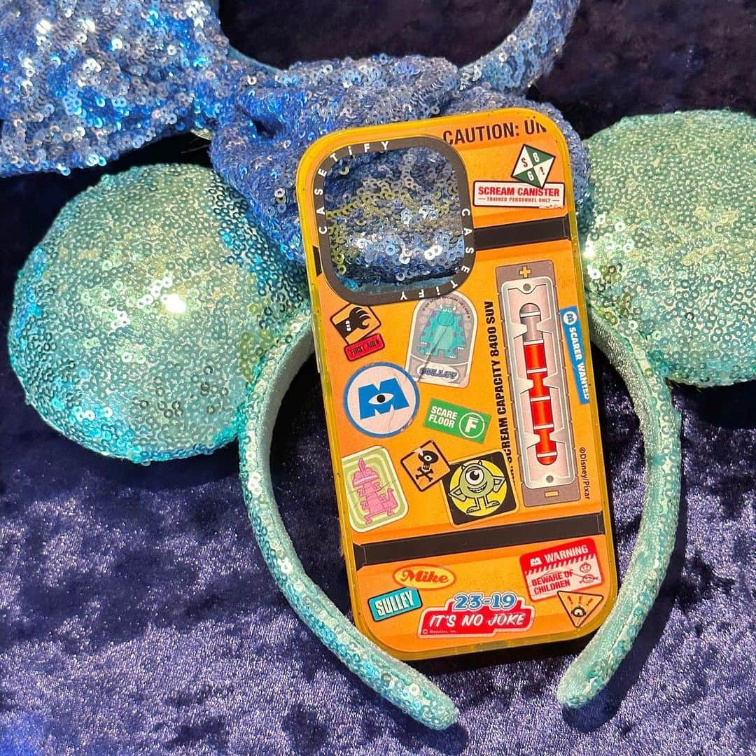 浅井麻里さんのインスタグラム写真 - (浅井麻里Instagram)「💙モンスターズインクのスマホケース💙 ⁡ PIXAR × CASETiFY✨ モンスターズインクのスマホケース💙 @CASETiFY_jp  ⁡ 4/27から販売される新作だよー❣️ ⁡ 子どもたちの悲鳴のエネルギーを集める 悲鳴タンクのデザインが可愛い💕😫 ⁡ マイクとサリーもいるの、わかるかな？？💚💙 ⁡ いろんなステッカーぺたぺた貼られてる感が ユニーク♬ ⁡ CASETiFYはいつも可愛いコラボが多いから 毎回楽しみ💕😍 このモンスターズインクのスマホケースは、 ウェイトリストがオープンしてるから見てみてね♬ ⁡ ⁡ #PIXARxCASETiFY #casetify #pixar #disney #モンスターズインク #マイク #サリー #ディズニーコーデ #ディズニーグッズ #iphoneケース #スマホケース #アイフォンケース #ディズニーキャラクター #ディズニーカチューシャ #モンスターズインクコーデ #モンスターズインクライドアンドゴーシーク #モンスターズインクバウンド #ディズニーランド #東京ディズニーランド #ディズニー40周年 #ピクサー #monstersinc #disneyland #tokyodisneyland #tokyodisneyresort」4月22日 21時21分 - mari_asai_625