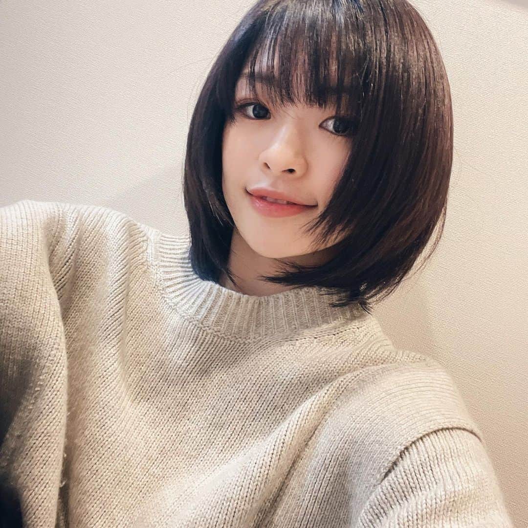 知念紗耶のインスタグラム：「New hair💇‍♀️  #cut #color #hair #instagood #instagram  #photooftheday #photography  #smile #happy #acrobat  #performance #gym #dance」