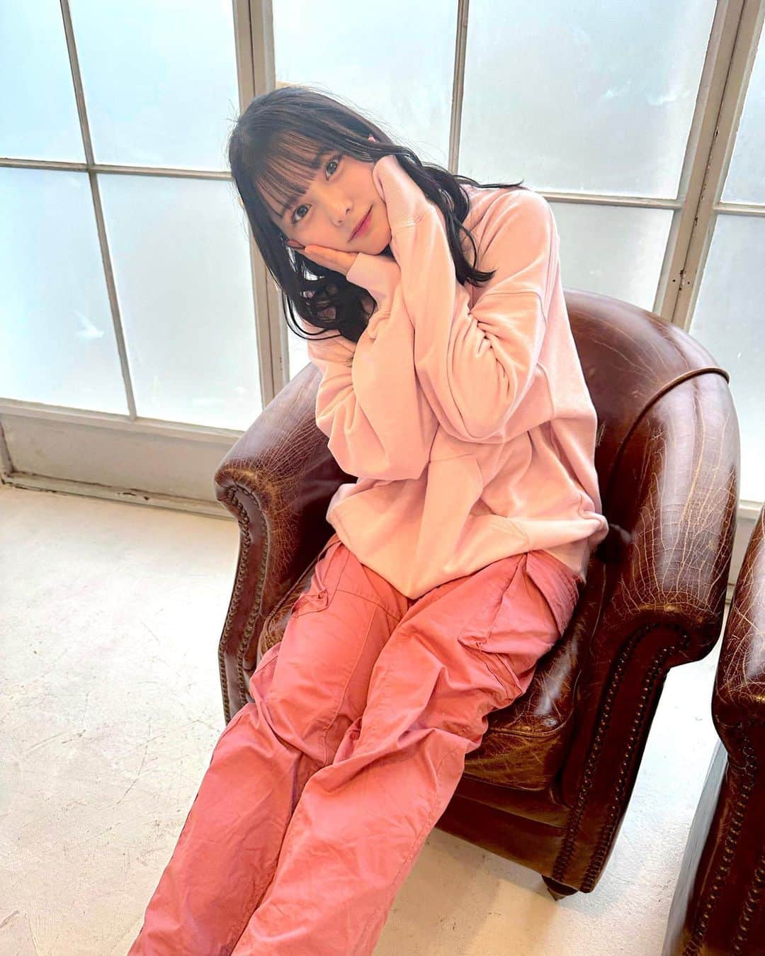 齊藤なぎさのインスタグラム：「#花束とオオカミちゃんには騙されない ⁡ ⁡ 明日、22時から8話の放送です📺 ぜひ楽しみにしていてくださいね！ ⁡ ⁡ 前回のオフショットさんも〜〜 チェキすごくオシャレで可愛くて自分でも 買いたくなっちゃった。 ⁡」