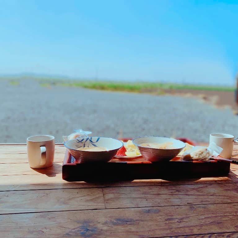 川奈栞のインスタグラム：「麦畑以外何もない場所 のんびりのんびり(´ ▽｀).。ｏ♪♪ ﾎﾞｹ～」