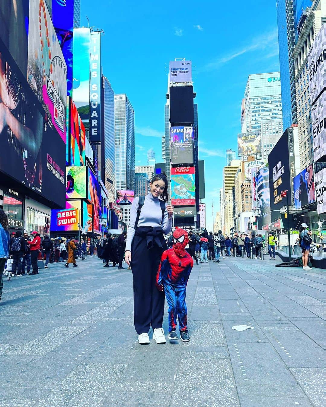 知念里奈さんのインスタグラム写真 - (知念里奈Instagram)「Spider-man is in da house！ 🤪🇺🇸🗽👯‍♂️🕺🏼💃  #NY #timessquare」4月22日 21時27分 - rinachan29