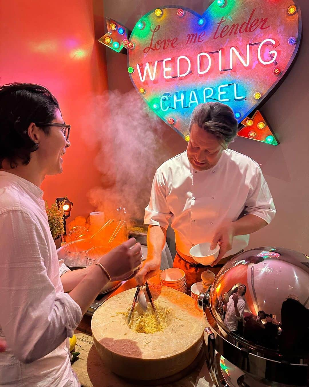 ジェイミー・オリヴァーさんのインスタグラム写真 - (ジェイミー・オリヴァーInstagram)「Me Paul Rudd Jason Fleming & Dexter Fletcher cooking up some Cacio e pepe together at the launch of his new film “Ghosted” out Now on Appletv it’s a great Action packed Rom Com of epic proportions your going to love it」4月22日 21時28分 - jamieoliver