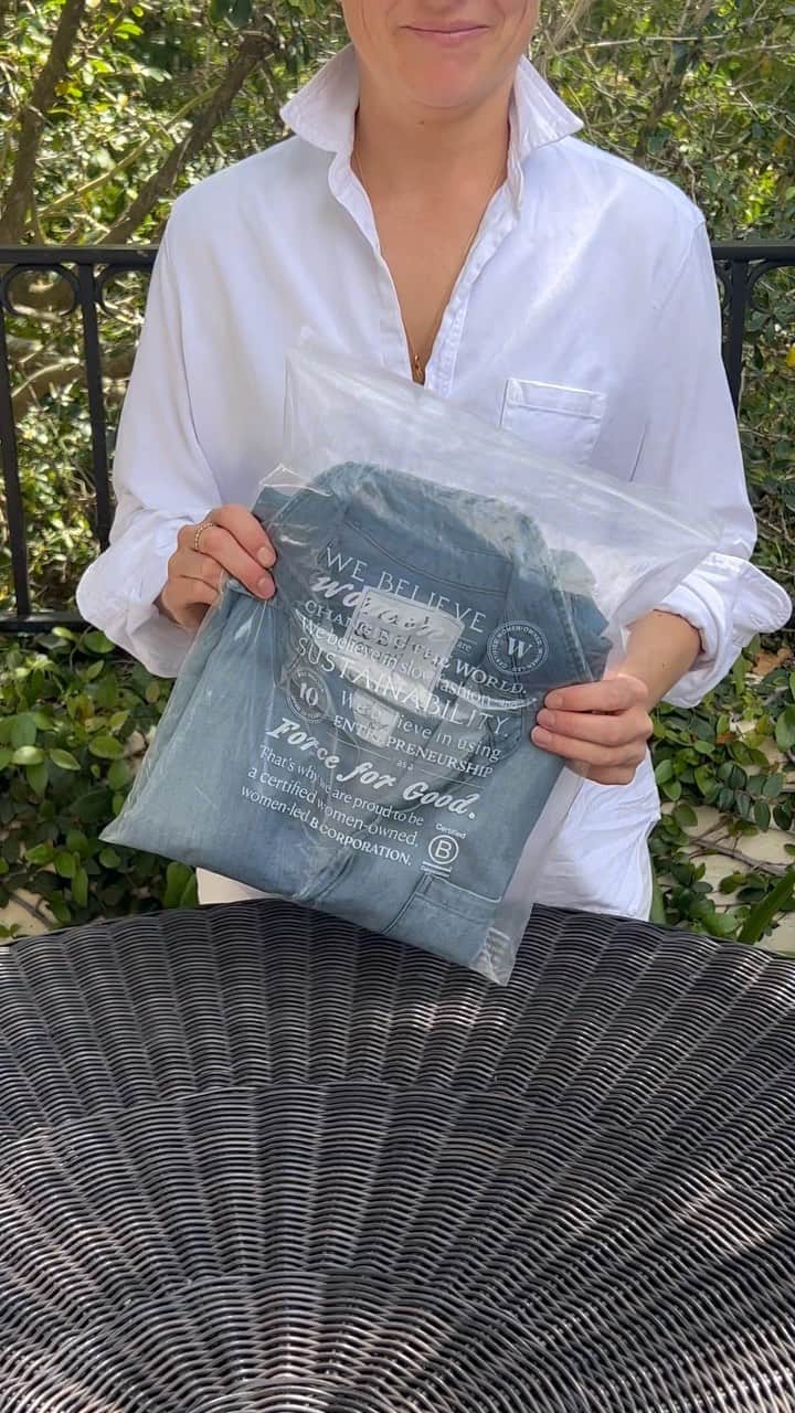 フランク&アイリーンのインスタグラム：「We’re committed to protecting Mother Earth by using sustainable packaging for our made-with-love pieces. Our recycled polybags significantly reduce our environmental footprint—keeping 3.4 tons of plastic out of waterways annually. Plus, they’re reusable! Here are a few ways we like to make the most of these handy 100% biodegradable bags! #FrankandEileen #EarthDay」