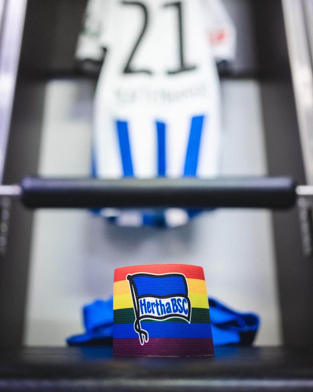 ヘルタ・ベルリンのインスタグラム：「➡️ SWIPE für Páls 1️⃣1️⃣! ✊ . . #BSCSVW #HaHoHe #HerthaBSC」