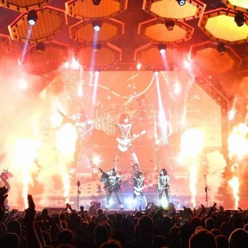 KISSのインスタグラム：「#SaoPaulo! Tonight is YOUR night! Let us hear you! See you at Allianz Parque Stadium!! #EndOfTheRoadTour」