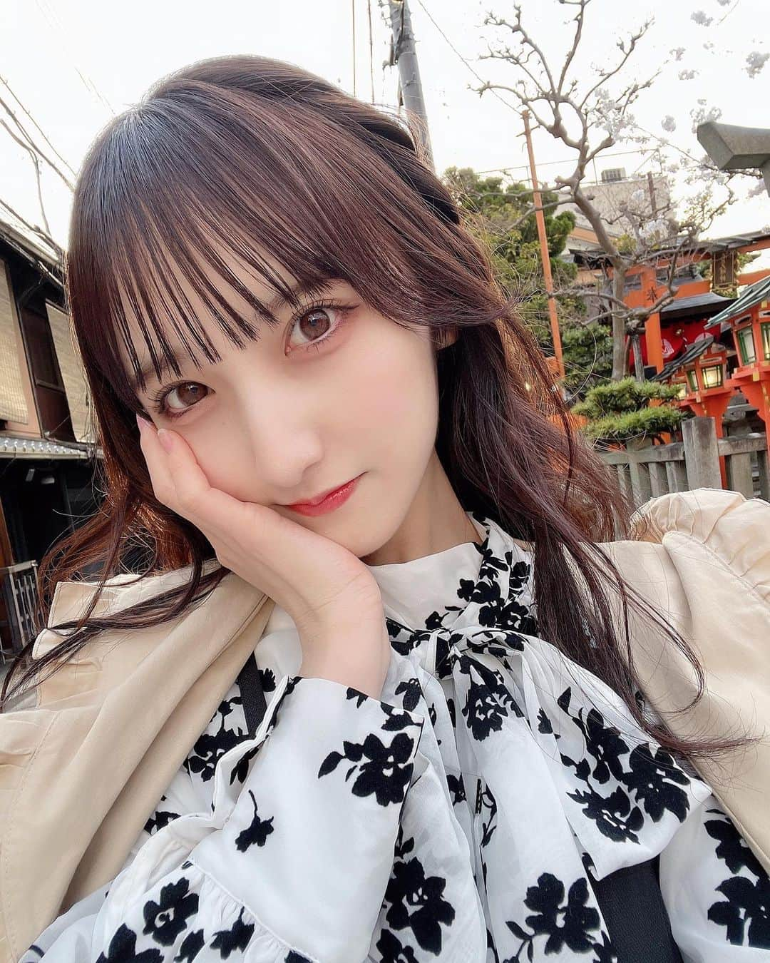 長友彩海さんのインスタグラム写真 - (長友彩海Instagram)「☺︎  先週に引き続き明日も 朝7時~テレビ東京｢#日曜の朝は旅に出よう｣に 出演させて頂きます📺🌸 ぜひ見て下さ〜い！！！🫶🏻 先週はトレンド４位もありがとうございました＾＾  #akb48 #長友彩海 #テレビ東京 #桜 #桜スポット  #京都 #祇園白川 #そうだ京都行こう  #cherryblossom #offshot #idol #love  #instafashion #instagood #photooftheday  #like4like #followme #f4f」4月22日 21時43分 - ayami.n_48