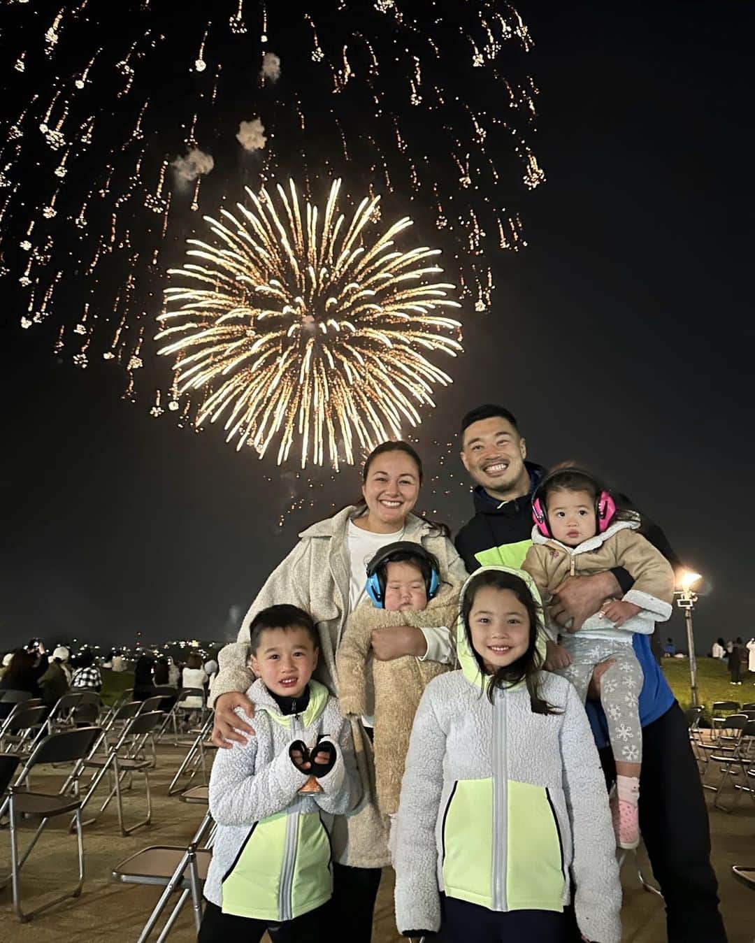 エリナ シルカのインスタグラム：「FUKUOKA東区花火大会🎆 寒かったけど、綺麗だった〜👏👏👏」