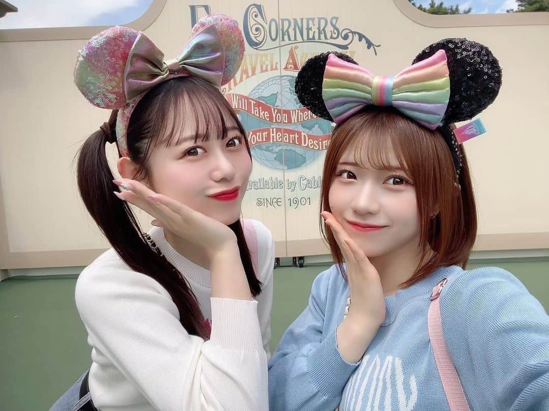 のインスタグラム：「☻☺︎☻☺︎🐭🩷🩵 ・ 食の趣味も過ごし方もツボも 合うんだよなぁ〜素敵だな〜☺️ ・ ・ ・ ・ ・ #ディズニー #ディズニーコーデ #ペアルック #153cm #ボブ #フォローミー #disney #fashion #daily #cute #hair #girl #instafollow #ootd #followme #qhoto #japanese #instagood #좋아요그램 #셀카그램 #좋아요반사  #팔로우 #맞팔 #소통 #좋아요 #셀카  #팔로우미#전신 #귀여워」