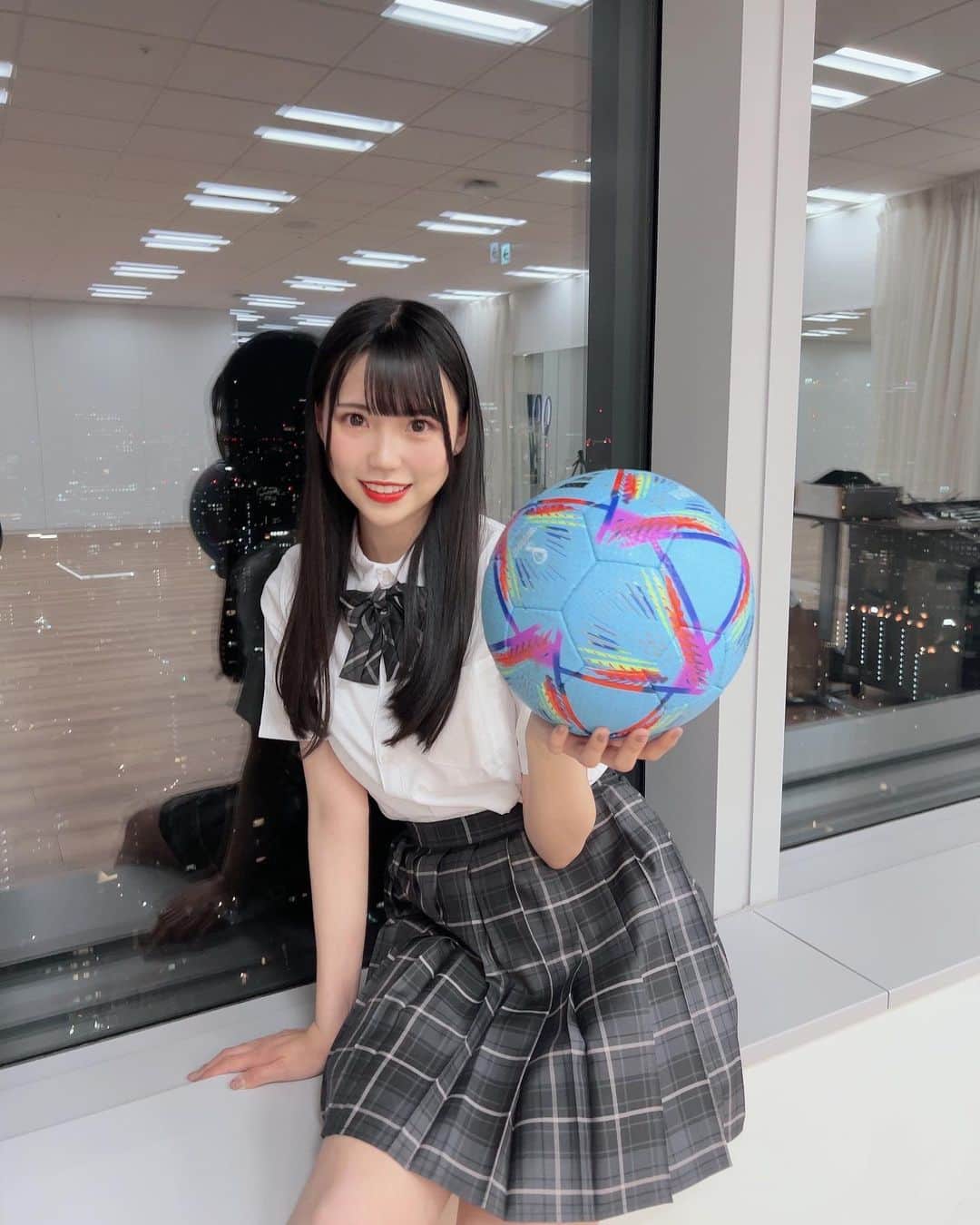 尾上美月のインスタグラム：「サッカー部のマネージャーみたい？？⚽️🤭  #おすすめ #fyp #ootd #春コーデ #春服 #spring #骨格ストレート #160cmコーデ #コーデ #code #fashion #fyp #instafashion #ootdfashion #beautiful #制服  #jk #サッカー #マネージャー #女子サッカー #soccer」