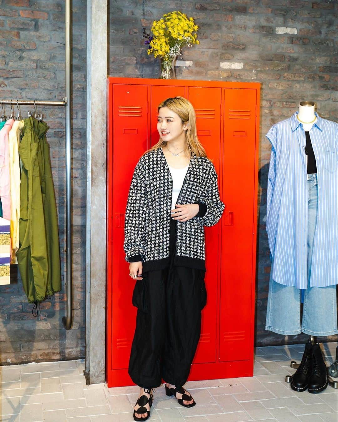 JOINT WORKSさんのインスタグラム写真 - (JOINT WORKSInstagram)「styling sample  cardigan @needles.jp  inner @jointworks.jp  pants @needles.jp  sandal @mollinishoes   model @ppg_dnc  ⁡ --------------------------------------------------- ⁡ 【SHOP LIST】 ⁡ JOINT WORKS SHINJUKU 035-363-7572 ⁡ JOINT WORKS LALA PPORT TOKYO-BAY 047-421-7101」4月22日 21時38分 - jointworks.jp