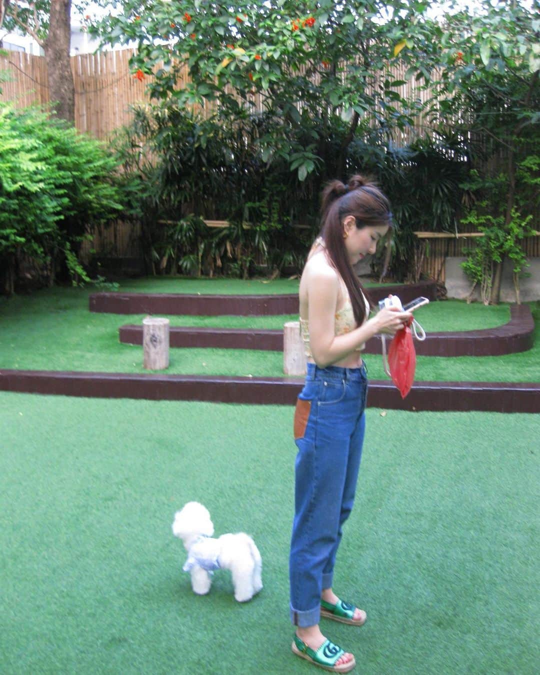 GYEON SEOのインスタグラム：「_* a girl with oou 🐶🧸 and the poop bag 💩 . . @oou.memo  @hersofficial.bkk」