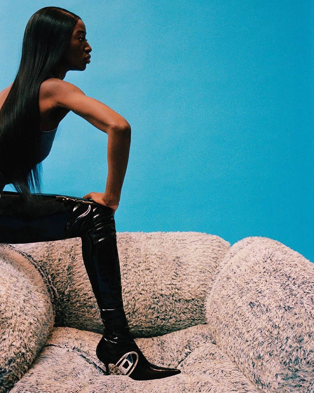 ディーゼルのインスタグラム：「Put your foot down.   The D-Eclipse thigh-high boots in shiny, black stretch vinyl are embellished with a metal Oval D logo on the foot. Part of the #DieselSS23 runway collection, they’re designed to make an impression.   Discover the collection at the link in bio.  #ForSuccessfulLiving」