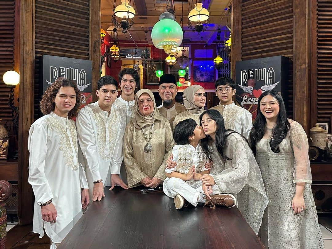 Al Ghazali Köhlerさんのインスタグラム写真 - (Al Ghazali KöhlerInstagram)「Selamat Lebaran semua!  Maaf lahir & batin 🙏🏻😇」4月22日 21時49分 - alghazali7