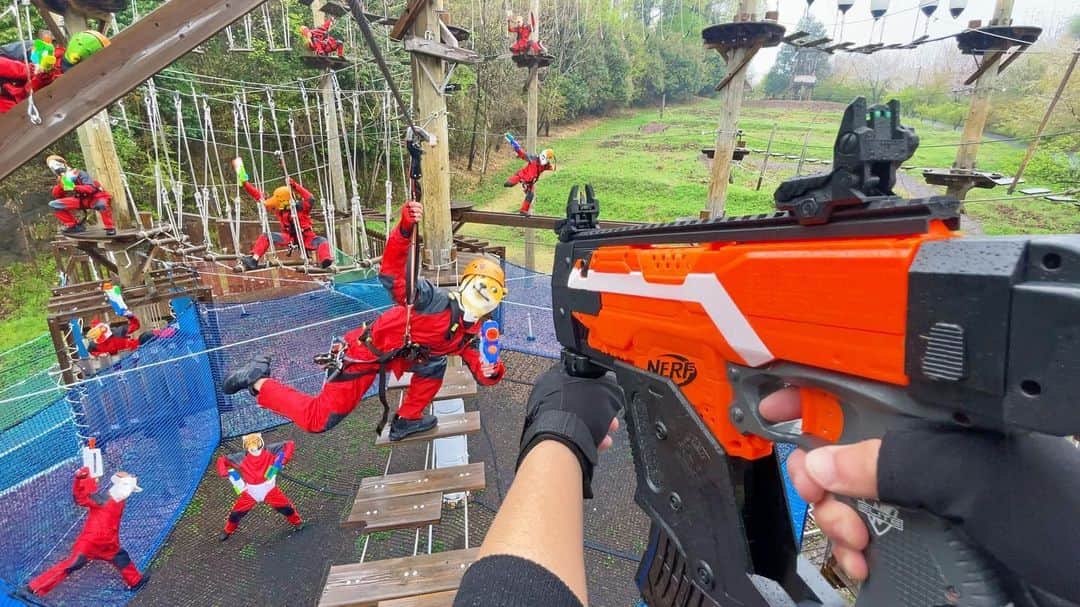 Kamiwaza Trickshotsのインスタグラム：「Nerf War | Amusement Park Battle 35🔫 ナーフ戦争 | PANZAぎふ清流里山公園編🔥公開  今回の舞台は岐阜県！！ 豊かな自然に囲まれた中京最大のアドベンチャーパークで熱きナーフの戦いが繰り広げられております！ 助っ人の覚醒ダンスもお見逃しなく😎  @panzagifuseiryu  お忙しいなか撮影に全面協力して頂き本当にありがとうございました🙏  @kamiwaza.tomo @nari_kamiwaza @hidetorian  #nerf #nerfwar #nerfgun  #youtube #panza #panzaぎふ清流里山公園」