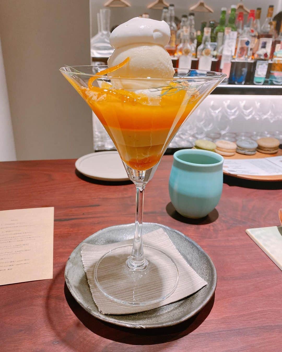 内田滋のインスタグラム：「最近、毎月通ってる超絶美味しいパフェ。  今月はホワイトアスパラと甘夏みかん。  #パフェ #麻布十番 #土日限定」