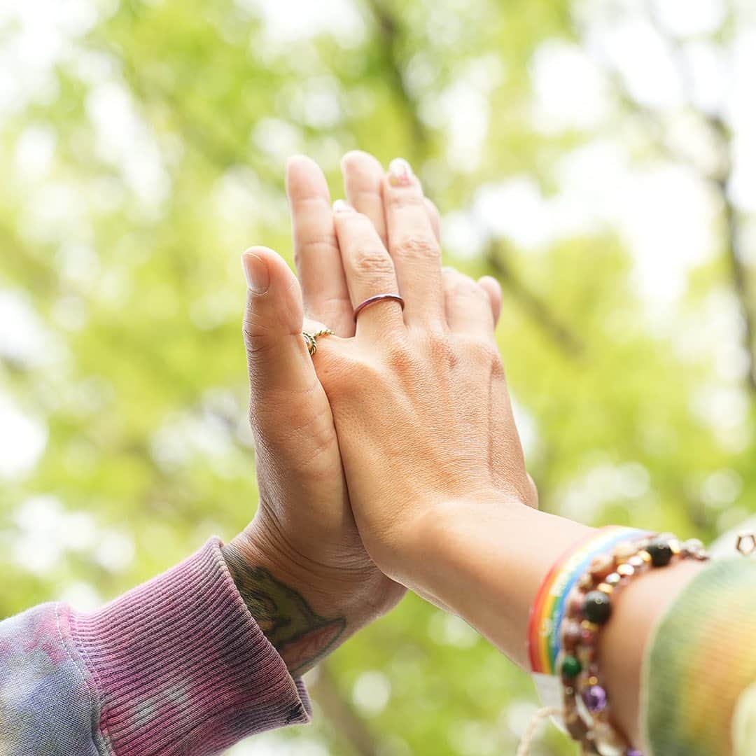 SORA ≪SORA表参道の公式アカウント≫さんのインスタグラム写真 - (SORA ≪SORA表参道の公式アカウント≫Instagram)「#結婚指輪SORA #東京レインボープライド2023 1日目🏳️‍🌈  本日は226名のお客様に指輪づくりを ご体験いただきました🙌  パートナーとの繋がりを示す指輪はもちろん、 お友達同士やご家族の繋がり、自分自身と向き合い 繋がることでアイデンティティを可視化させるなど、 様々な想いを込めた指輪が完成しました💍  ぜひ、SORAの指輪が皆さんの毎日に彩りを添えて エネルギーに変わっていきますように🌈  明日23(日)もSORAは元気に指輪づくりの ワークショップを実施します！  混雑時は一時、ご対応人数を調整しながら 運営しますことを予めご了承ください。  木漏れ日が映るSORAのブース〈GREEN AREA 16〉で 明日もお会いできますことを楽しみにしています🌿  - - - - - - - - - - - - - - - - - - - - - - - - - - - - - -  🏳️‍🌈ワークショップ出店概要  【SORAブースNo.】GREEN AREA 16  【開催日時】4月22日(土)11:00〜18:00 　　　　　　　 23日(日)11:00〜18:00 　★いずれもワークショップ受付は17:00まで  【参加費】¥1,000-（税込/1本） 　★売上は全て東京レインボープライドの 　　活動支援として寄付します。  【参加方法】当日SORAのブースに直接お越しください。 　・予約制ではありません 　・混雑時は並んでお待ちいただく可能性があります  オリジナルのワークシートを用いて 自分らしさを表現する色を導き出し、 SORA独自の発色装置を使ってその場で 指輪に色を発色させる体験をお楽しみください😉  自分自身と向き合い、自分と繋がることで見えてくる 大切な想いを指輪の色で表現して、参加者の皆さんの 未来を変えるエネルギーを生み出します！  - - - - - - - - - - - - - - - - - - - - - - - - - - - - - -  #tokyorainbowpride #TRP #tokyorainbowpide2023 #TRP2023 #変わるまで続ける #PressontillJapanchanges #LGBTQ #pride #prideparade #アライ #ally #結婚指輪 #婚約指輪 #ペアリング #オーダーメイド結婚指輪 #金属アレルギー対応」4月22日 22時05分 - sora_omotesando