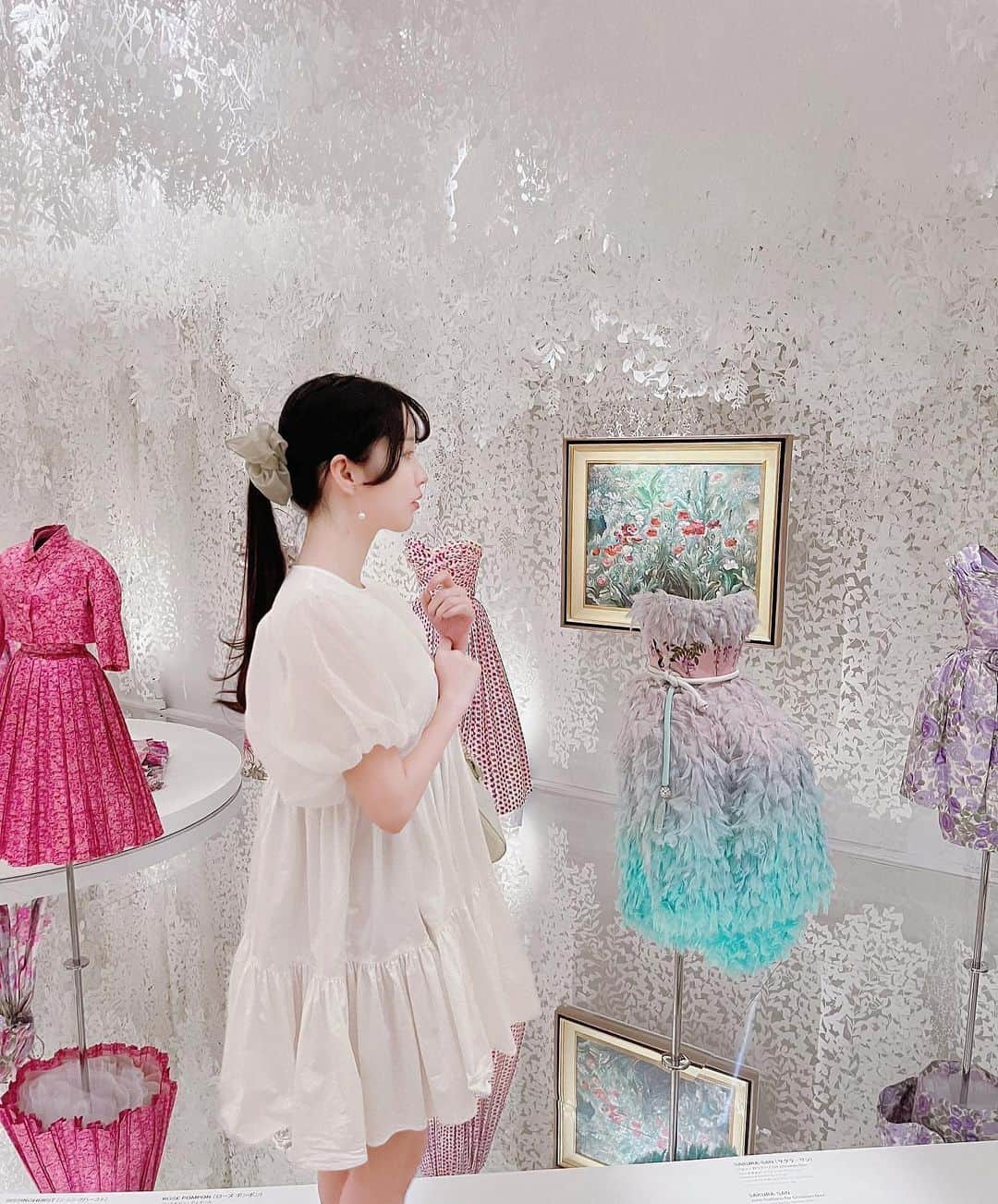 若松来海さんのインスタグラム写真 - (若松来海Instagram)「Christian Dior 夢のクチュリエ𓂃 𓈒𓏸 いちばん好きなお部屋 🤍´- ⁡ ⁡   #christiandior  #dior #東京都現代美術館  #エイミーイストワール  #eimyistoire #バレンティノ  #valentino  #Dior展 #ディオール展  #清澄白河 #東京 #東京観光  #tokyo #ホワイトコーデ  #whitecoordinate」4月22日 22時11分 - mllklog