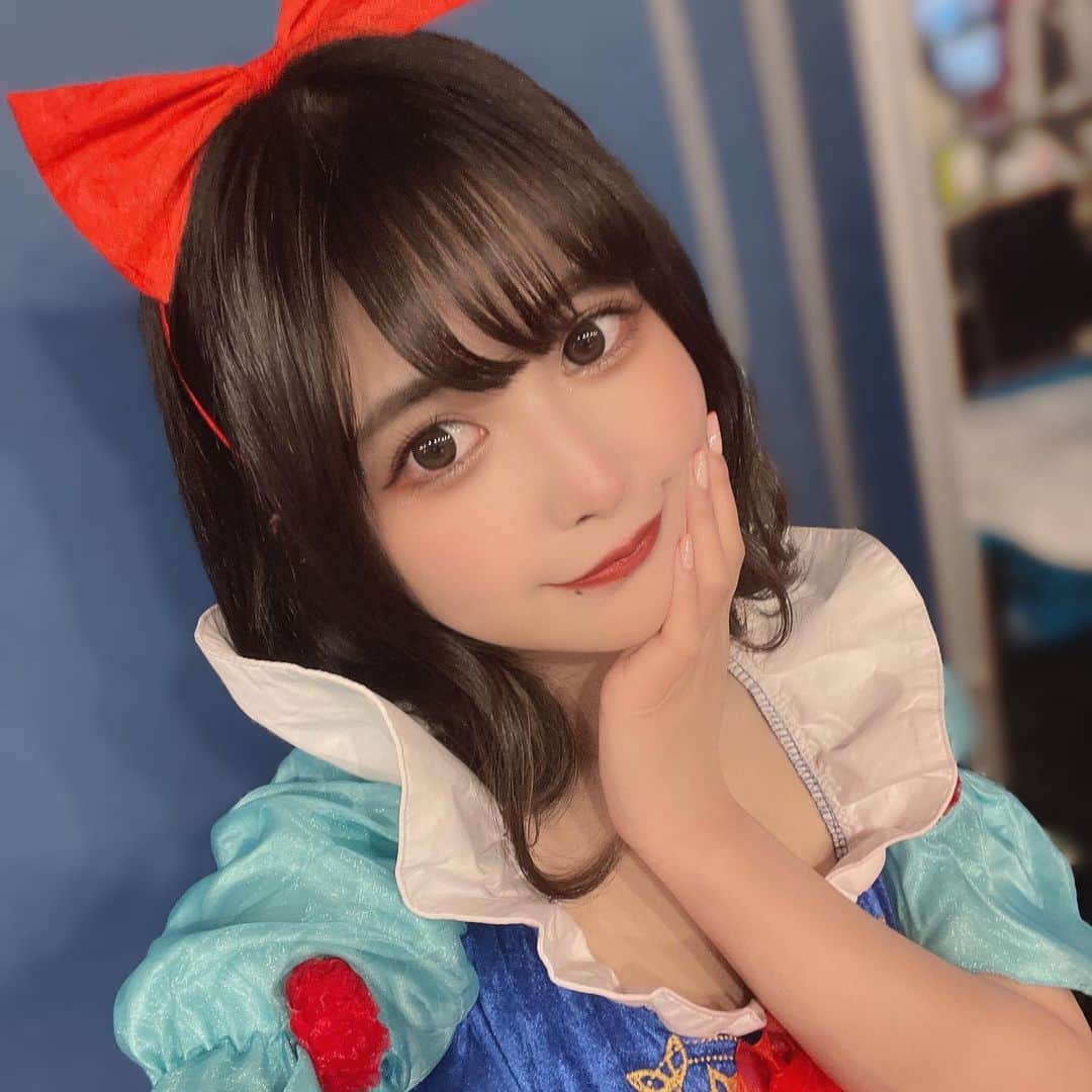 甘夏ゆずのインスタグラム：「ちゃんもも◎プロデュースのミーツェネイルさんで今回もネイルをしていただきました💅 色鉛筆ネイル！かわいい( ᐡᴗ ̫ ᴗᐡ)♡」