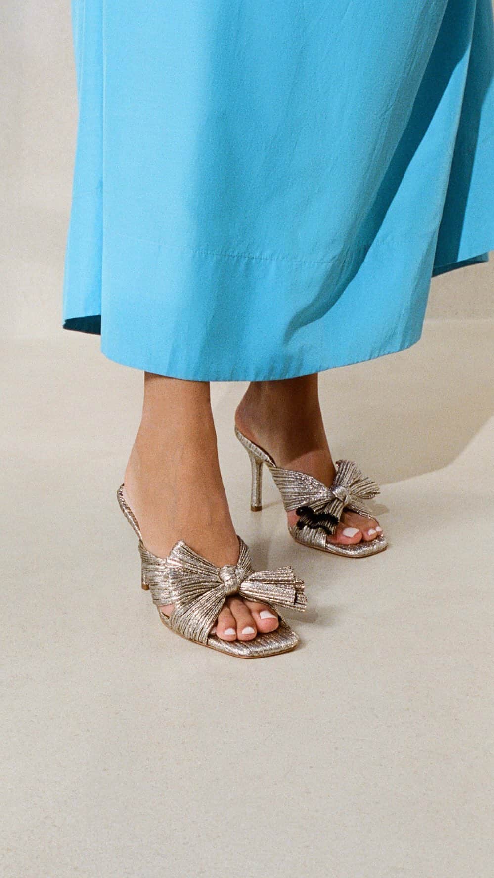 レフラーランドールのインスタグラム：「Say “cheers” ✨ to perfect Champagne pleats, our new favorite way to wear our best-selling silhouettes #loefflerrandall」