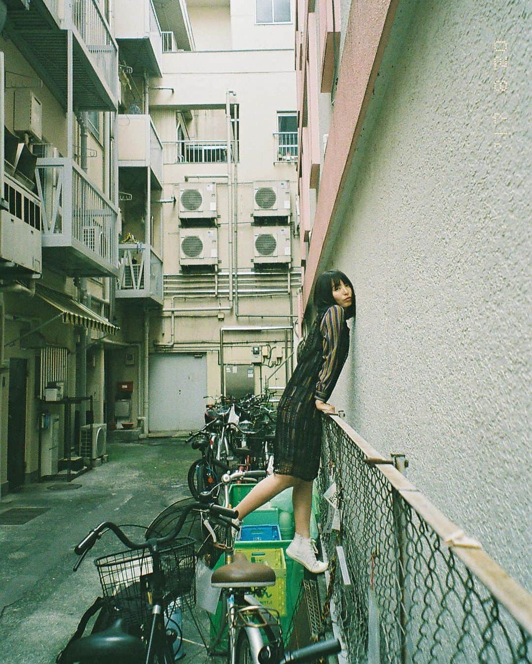 Yuma Takatsukiのインスタグラム：「. . . film . . . . . . 今日はだいぶのんびりしたので かなりリフレッシュできた。 たまにはこういう日があってもいいよね。 明日からまたがんばりますか。 ⁡ フィルム早速届いたから各方面にまた送ります！ ⁡ それでは今日もお疲れさまでした。 . #フィルムカメラで残す日常  . ―――――――――――――――――――――――――― 関西を中心にフリーランスで活動しています。 Web広告、個人撮影、家族撮影、PR撮影など、 4月以降の撮影依頼募集中です。 ⁡ ⁡Yuma Takatsukiオリジナルプリセットも販売中です。 ⁡プロフィールのポートフォリオサイトからご覧下さい。  またフォトサークルITTOKOという活動をしています。 ⁡ハイライトに色んなイベントをまとめています。 ――――――――――――――――――――――――――」