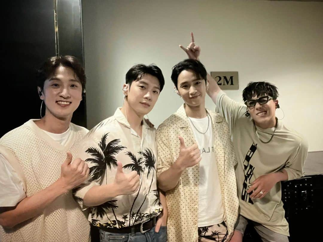 イ・ホンギさんのインスタグラム写真 - (イ・ホンギInstagram)「단체사진 빼먹었네...키키키키키 #ftisland  자!! 오사카로 바로 갑니다!! Osakaまってろ!!🤘🤘」4月22日 22時38分 - skullhong12