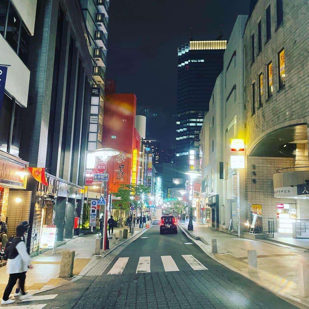 一三さんのインスタグラム写真 - (一三Instagram)「久しぶりの赤坂の夜。  だけど朝4時30分集合なので，ホテルにチェックインしてもう寝なきゃ。。。」4月22日 22時41分 - ichizou.co.jp